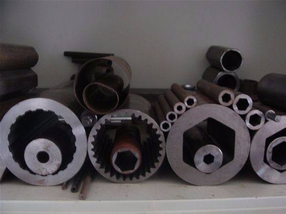 無(wú)縫異型鋼管廣泛用于各種結(jié)構(gòu)件、工具和機(jī)械零部件